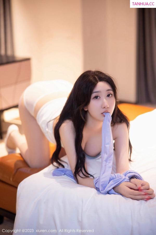 江真真  [XiuRen]高清写真图 2023.03.09 No.6389 江真真 丝袜短裙第71张图片